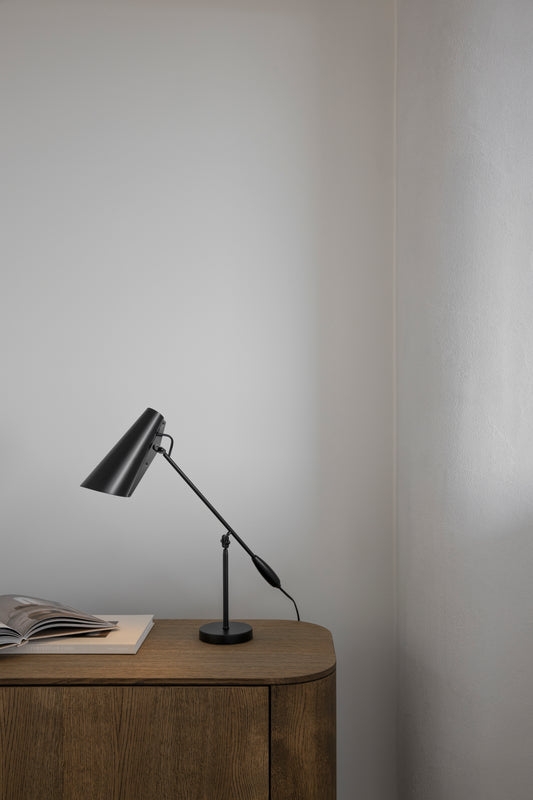 Birdy Table All black on Loud ph Elisabeth Heier