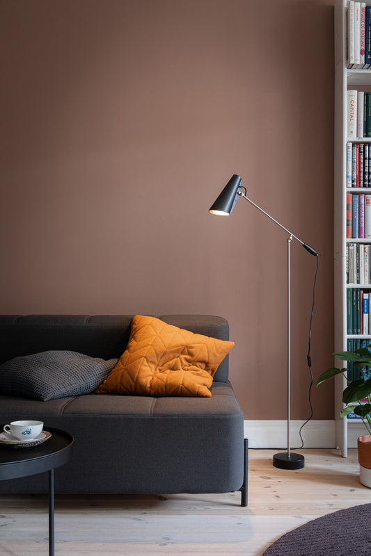 Birdy floor lamp black steel daybe Photo Anne Andersen scaled