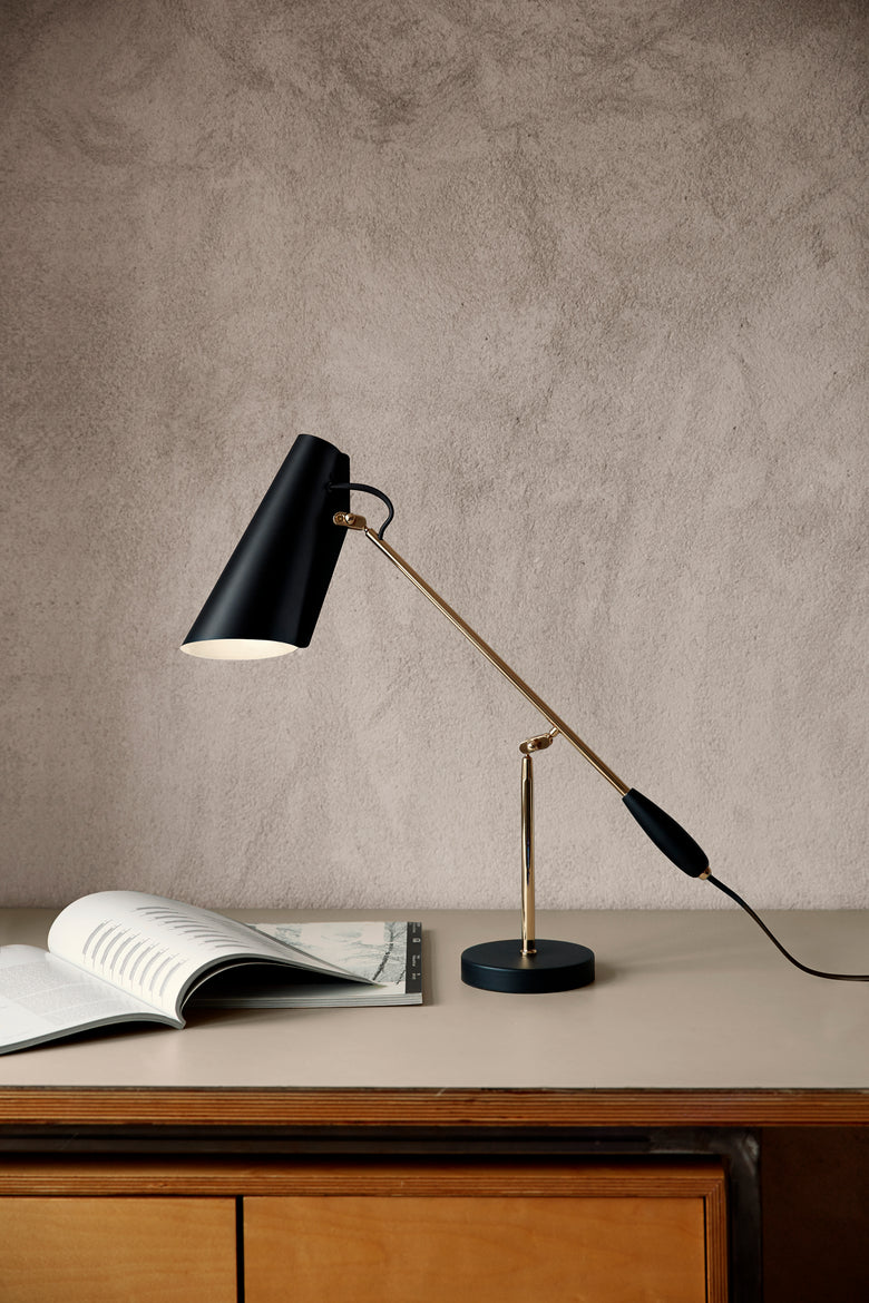 Birdy table black on desk Photo Colin Eick scaled