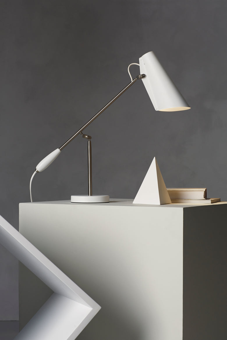 Birdy table white with books Photo Colin Eick