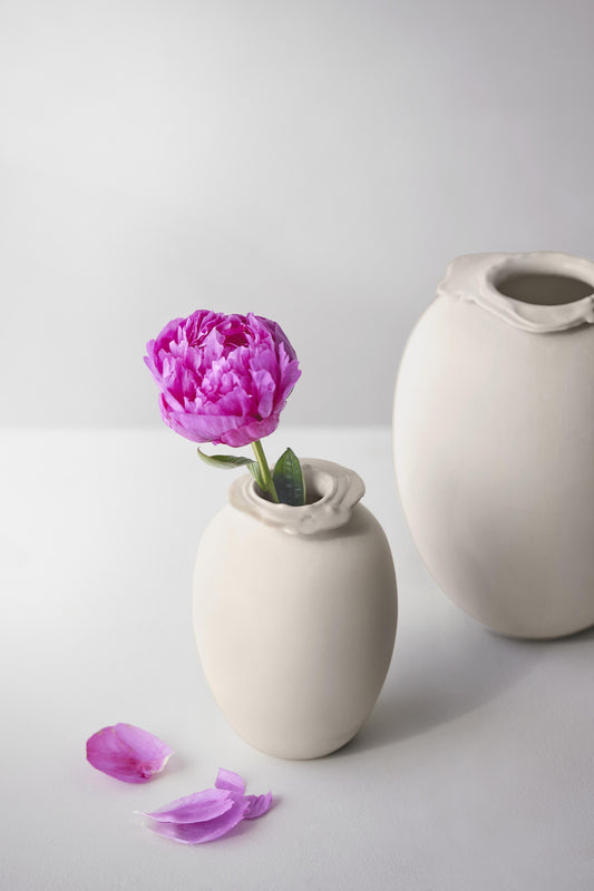 Brim vases pair pink flower ph Chris Tonnesen