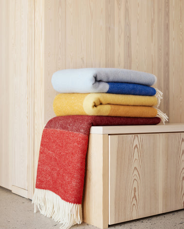 Echo throw blanket group folded Ph Sara Spilling