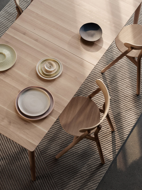 Expand dining table 200 light oak Top Detail Ph Einar Aslaksen
