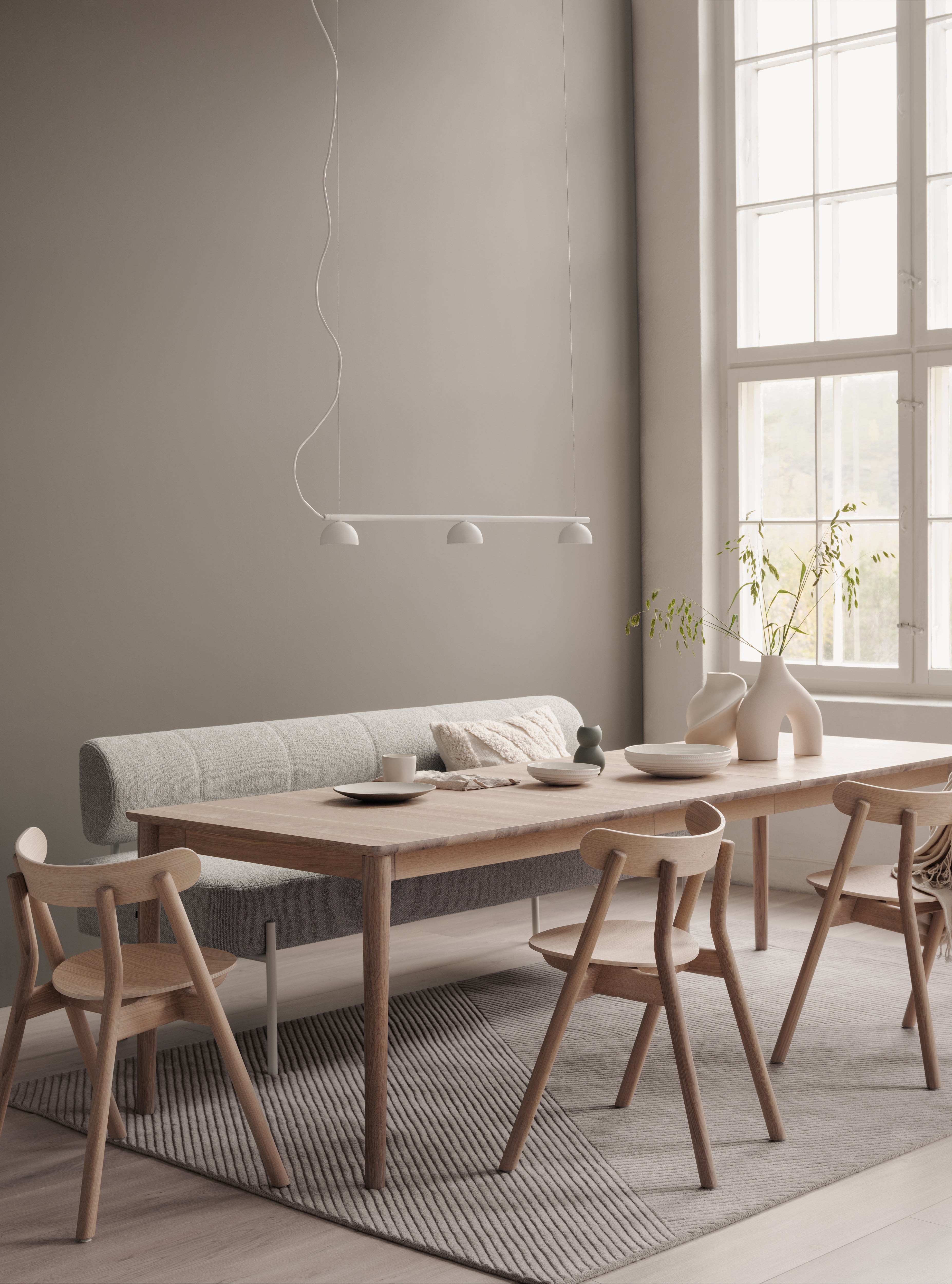 Expand dining table 250 light oak Ph Einar Aslaksen 8e636b6c a238 4010 b40e 9ee2ad7c2e29