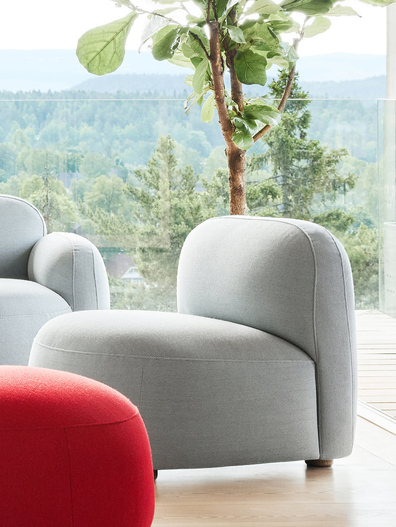 Gem lounge chair Steelcut3 0713 Ph Sara Spilling