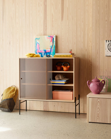Hifive glass cabinet L100 light oak Ph Sara Spilling