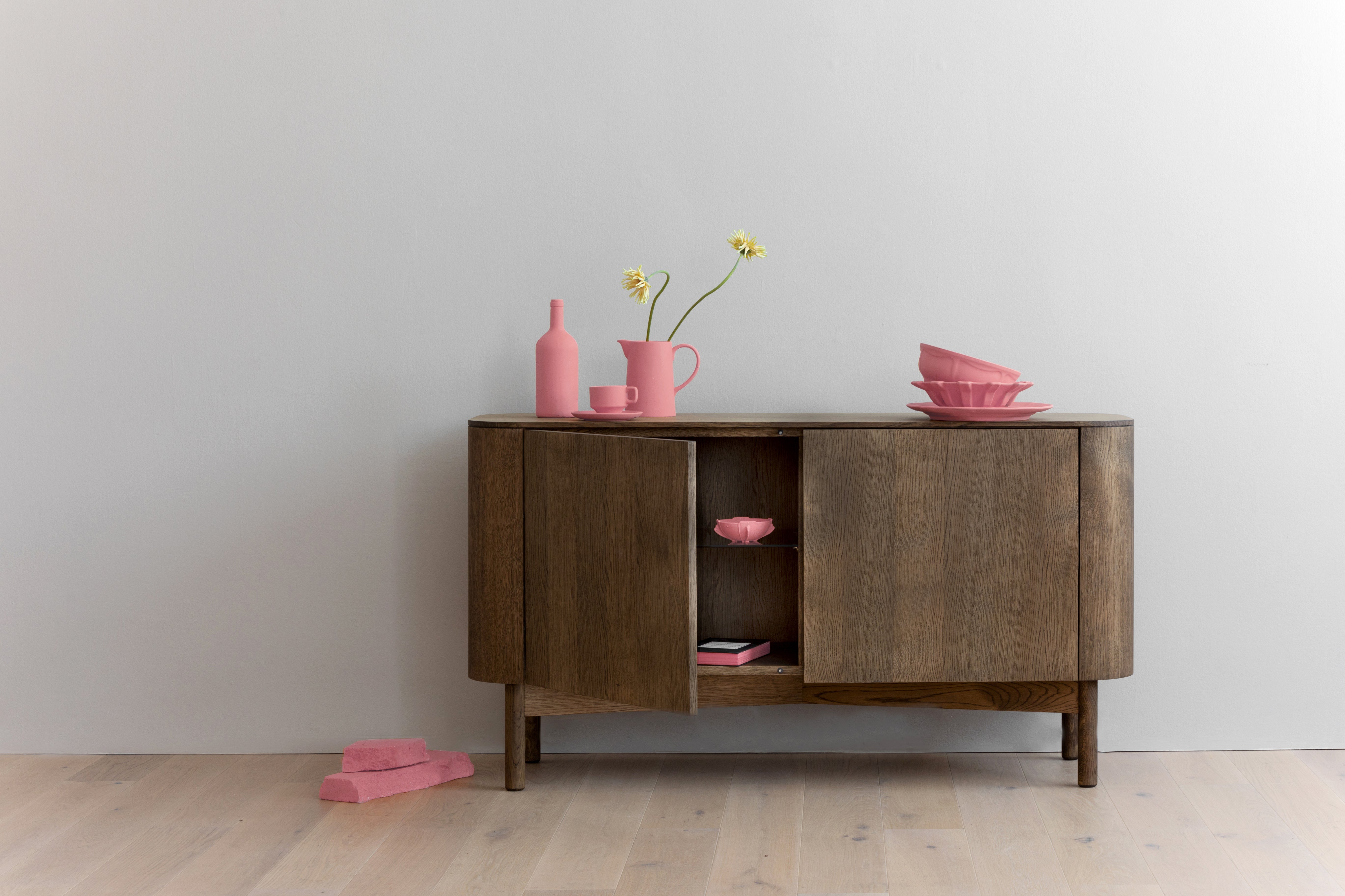 Loud sideboard