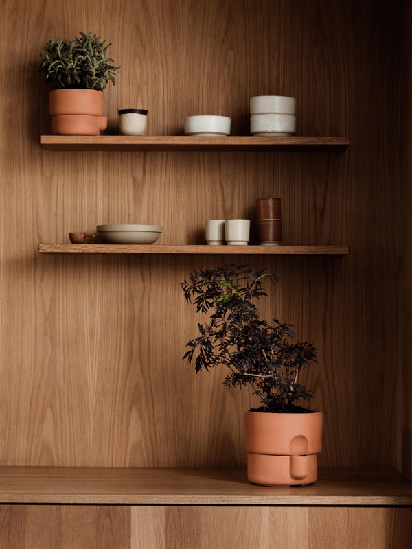 Oasis planters terracotta kitchen shelf Photo Einar Aslaksen