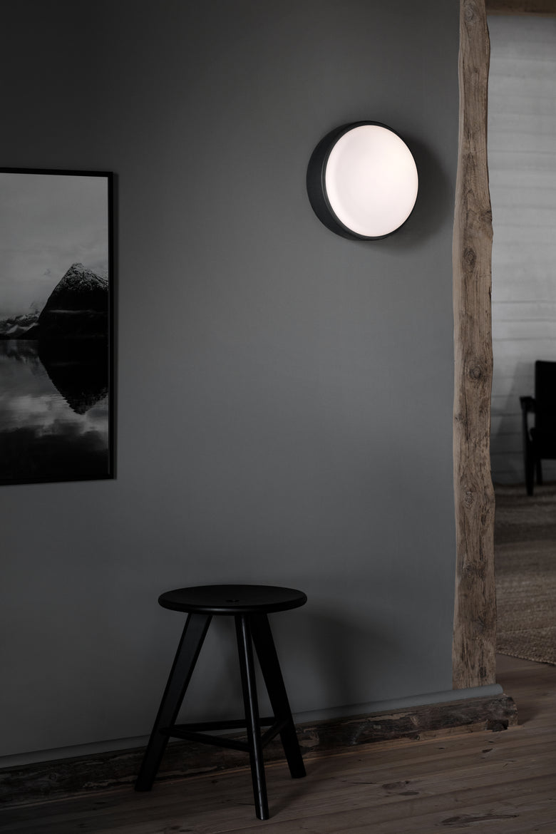 Over Me 30 Dark grey wall Chris Tonnesen 1 scaled