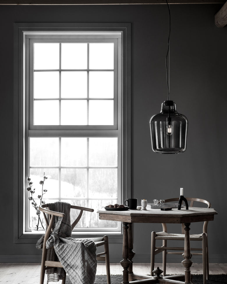 Say My Name Pendant Smoked grey glossy front Low res Photo Chris Tonnesen