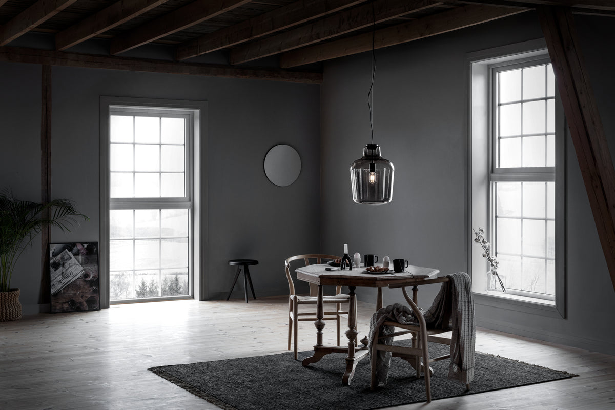 Say My Name Pendant Smoked grey glossy landscape Low res Photo Chris Tonnesen