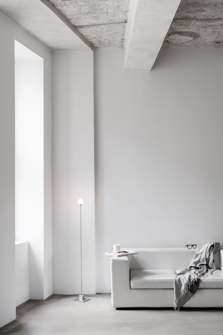 Snowball floor lamp