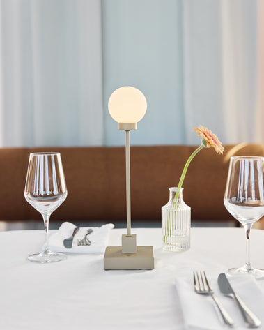 Snowball portable table lamp