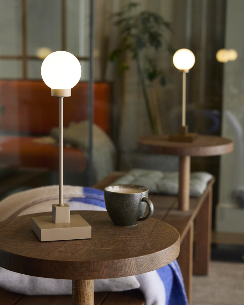 Snowball portable table lamp