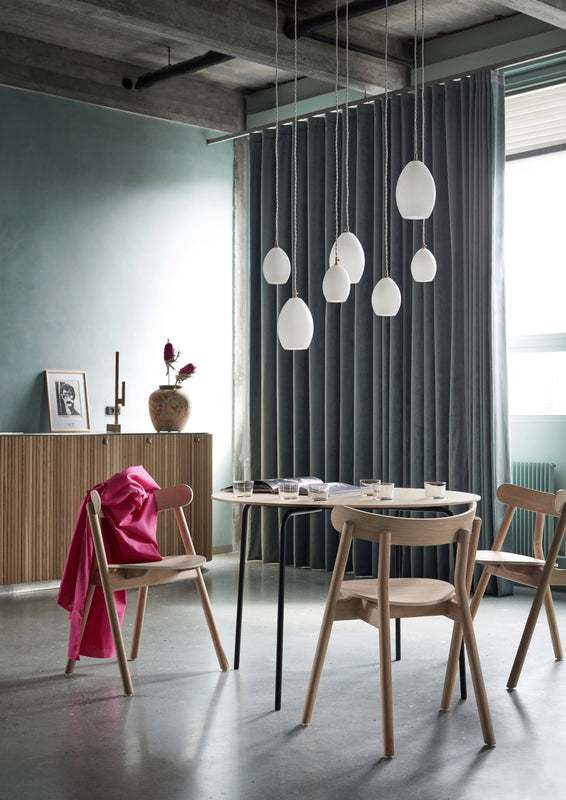 Unika white group dining Photo Chris Tonnesen scaled