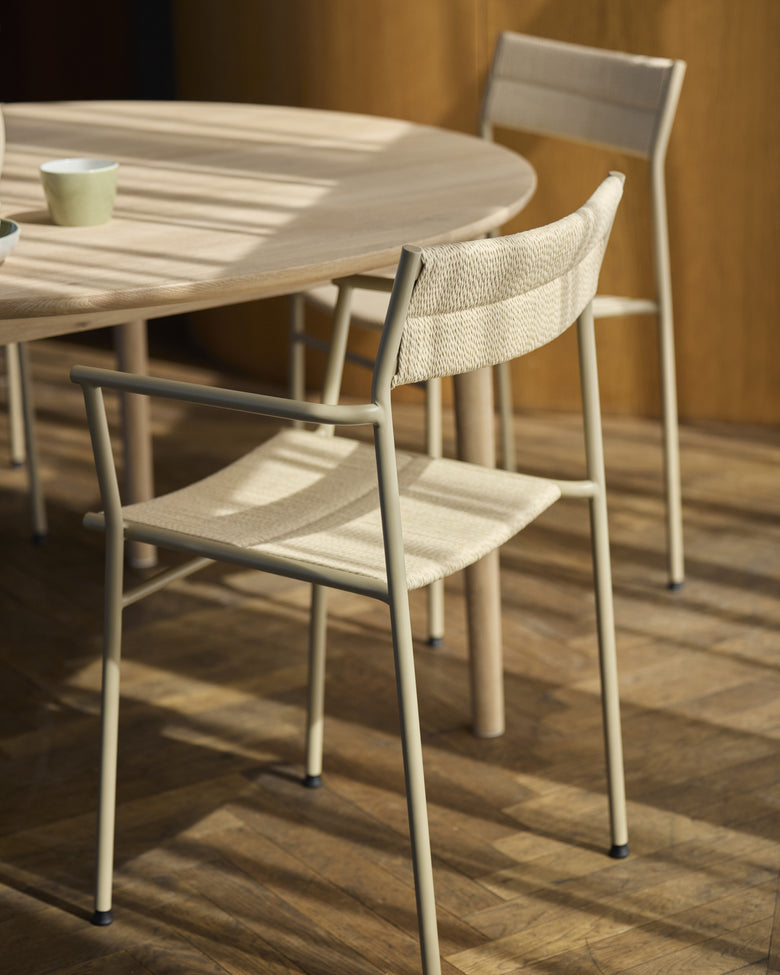 Vev dining chair w/armrests